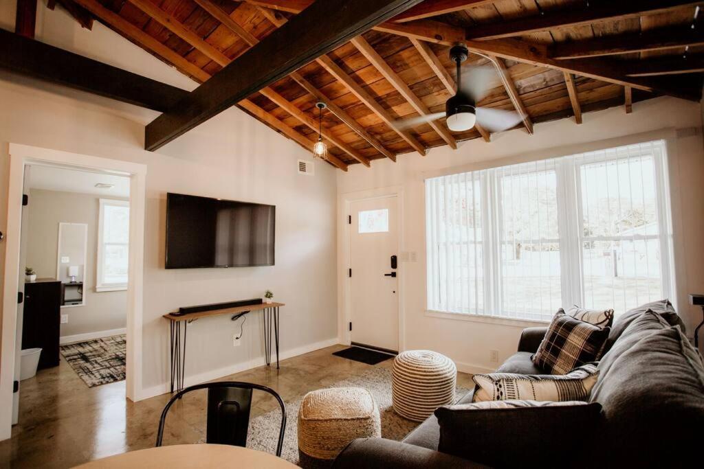 Villa The Turquoise Door Modern Rustic In Town Of Lexington Esterno foto