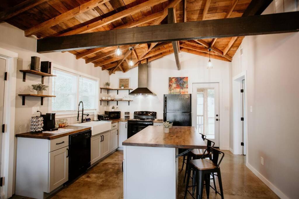Villa The Turquoise Door Modern Rustic In Town Of Lexington Esterno foto