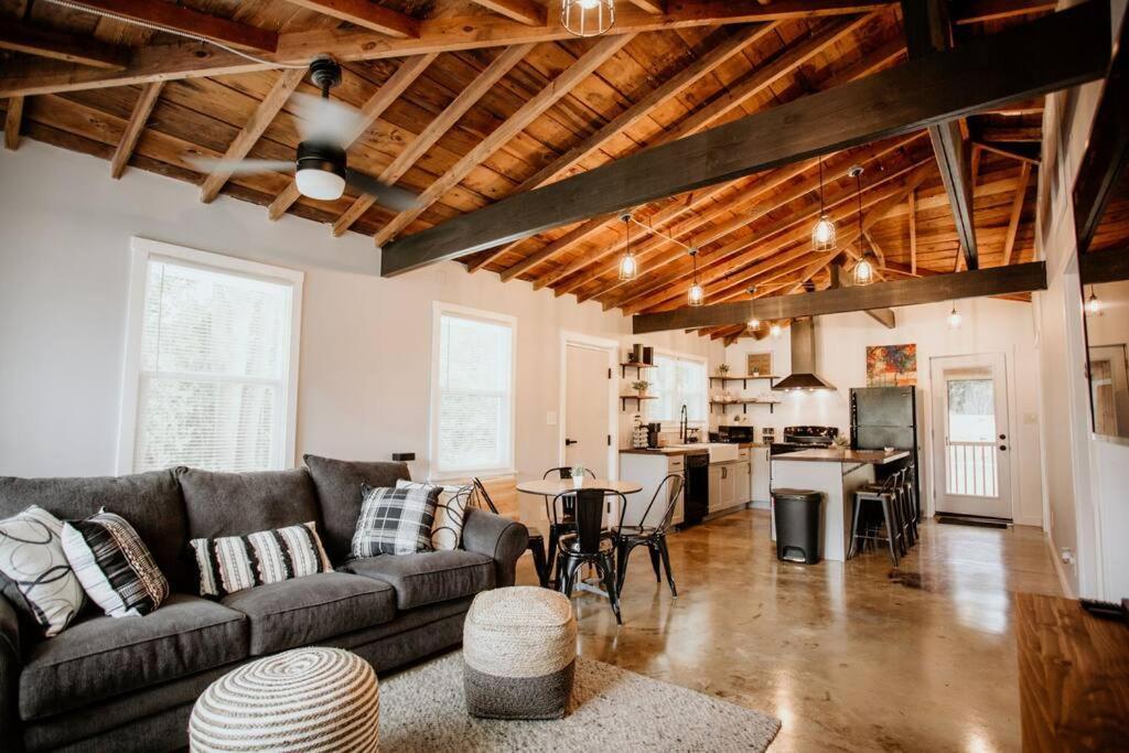 Villa The Turquoise Door Modern Rustic In Town Of Lexington Esterno foto
