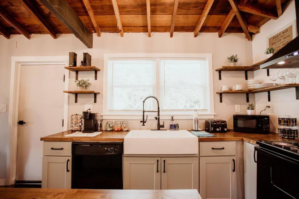 Villa The Turquoise Door Modern Rustic In Town Of Lexington Esterno foto