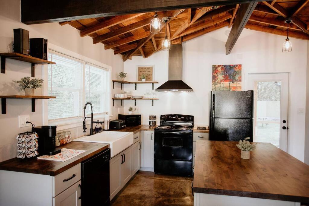 Villa The Turquoise Door Modern Rustic In Town Of Lexington Esterno foto